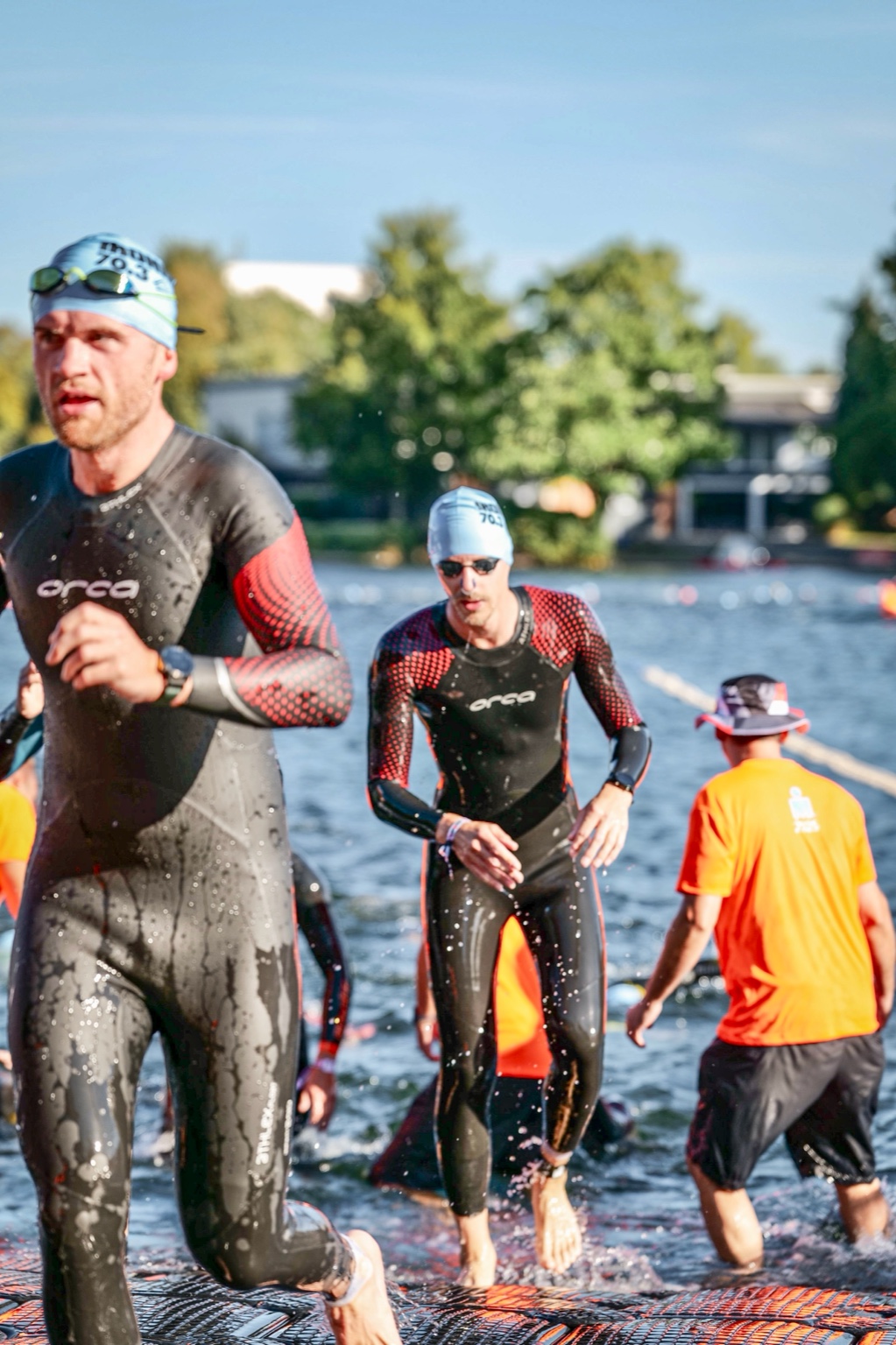 Chris Wonschik beim Schwimmausstieg im Triathlon